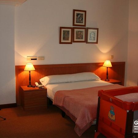 Hostal Gran Via Vigo Bagian luar foto