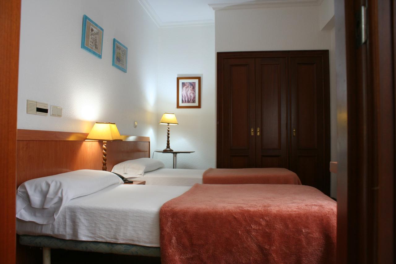 Hostal Gran Via Vigo Bagian luar foto