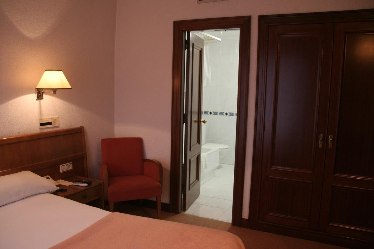 Hostal Gran Via Vigo Bagian luar foto