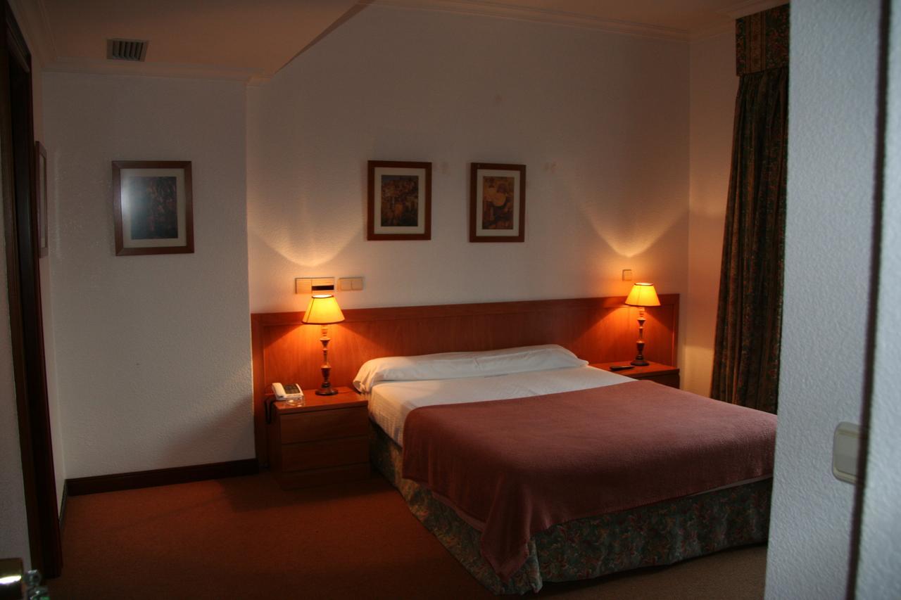 Hostal Gran Via Vigo Bagian luar foto