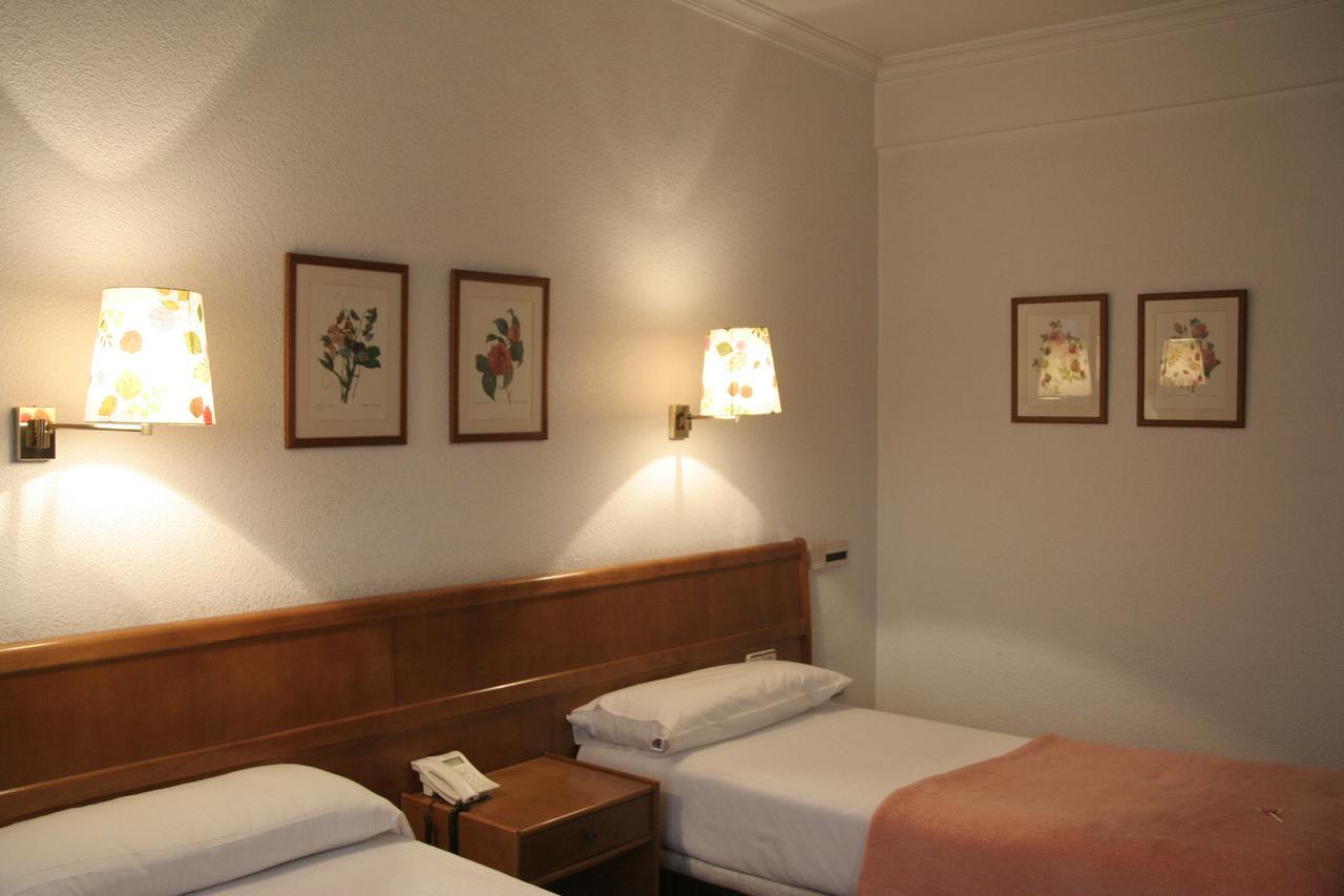 Hostal Gran Via Vigo Bagian luar foto