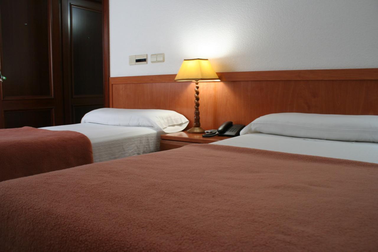 Hostal Gran Via Vigo Bagian luar foto