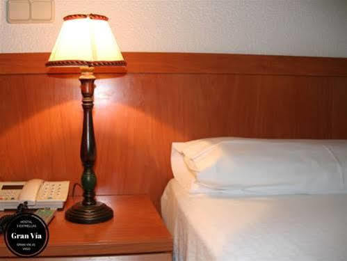 Hostal Gran Via Vigo Bagian luar foto