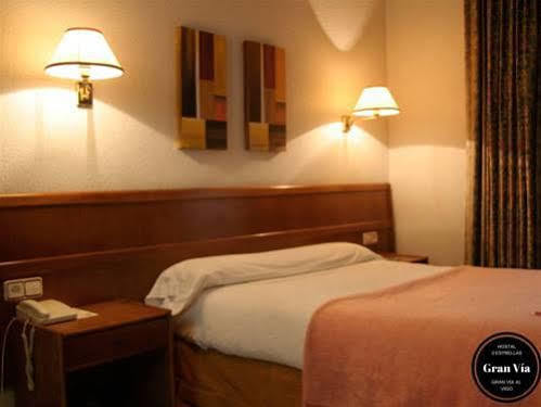 Hostal Gran Via Vigo Bagian luar foto